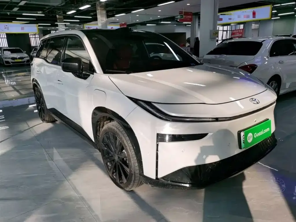 Toyota Platinum 3X 2025 из CN, фото 4