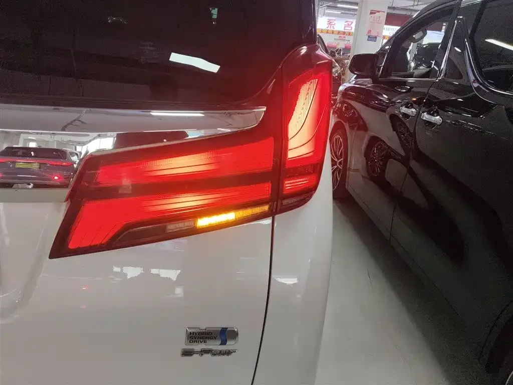 Toyota Alphard 2022 из CN, фото 8