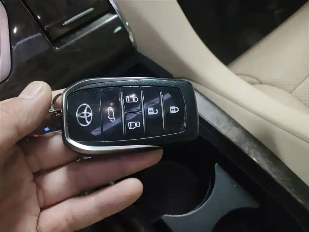 Toyota Alphard 2022 из CN, фото 9