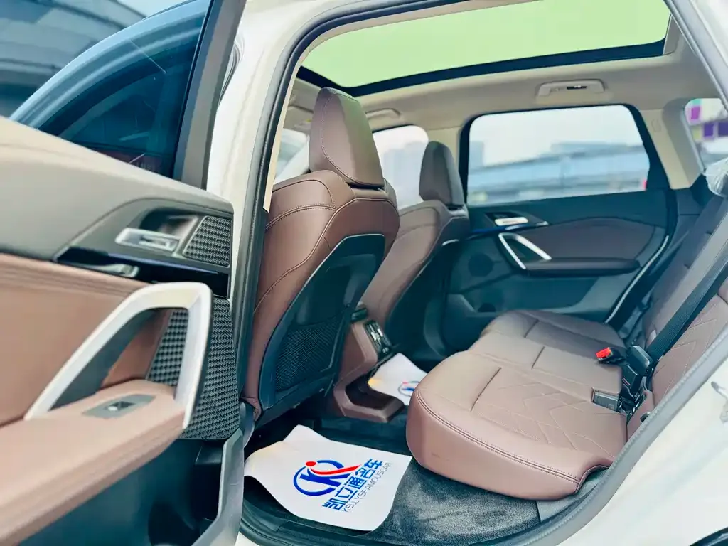 BMW iX1 2024 из CN, фото 8