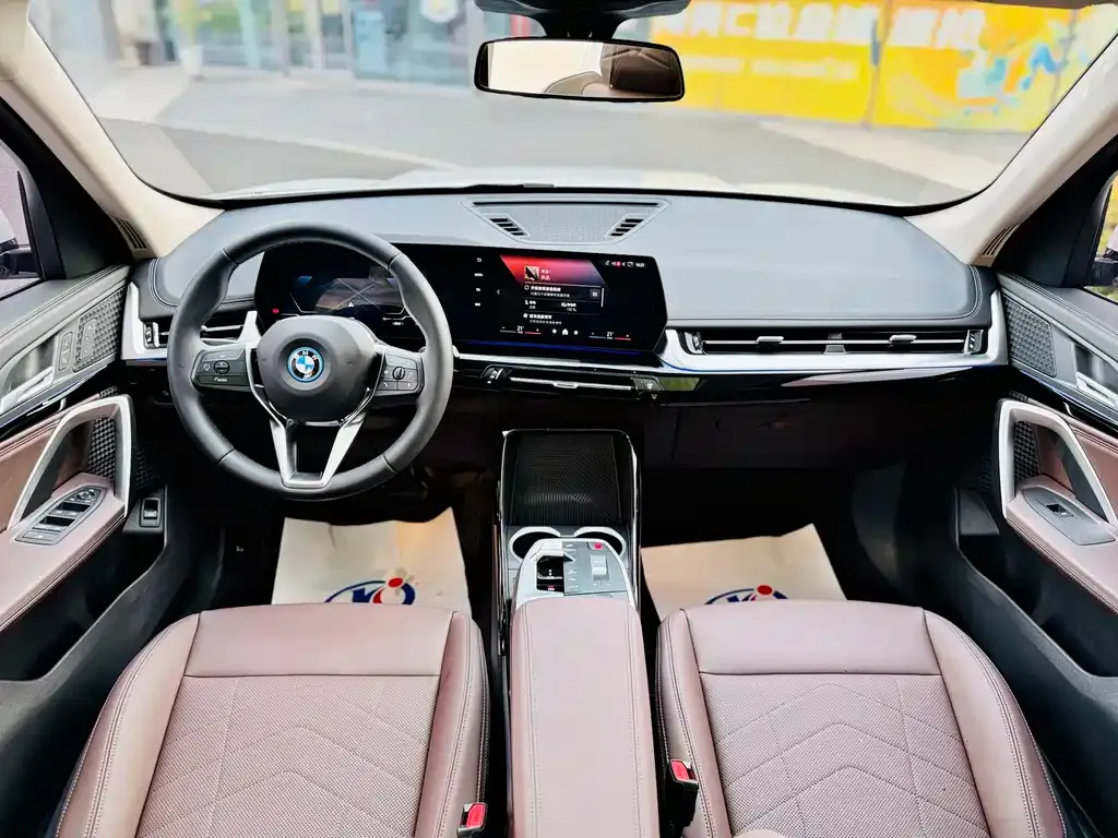 BMW iX1 2024 из CN, фото 9