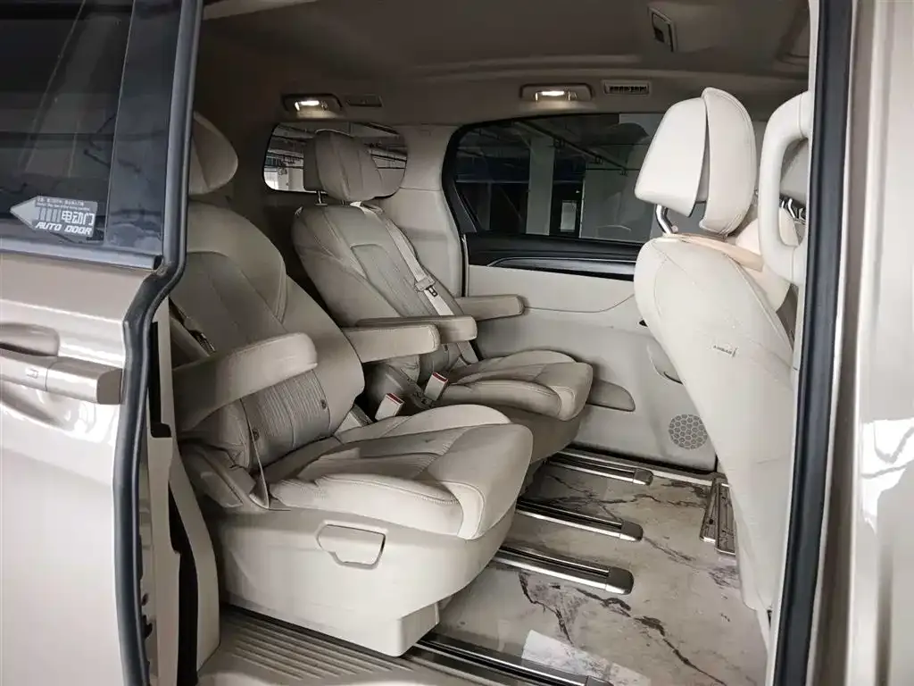 Buick GL8 2022 из CN, фото 10