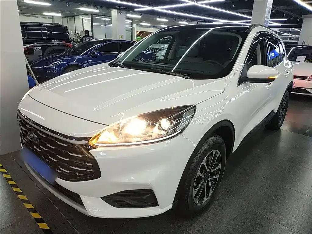 Ford Escape 2023 из CN, фото 2
