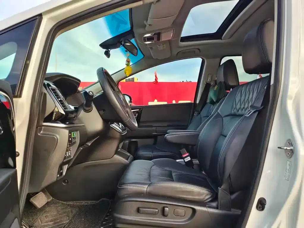 Honda Elysion 2021 из CN, фото 4