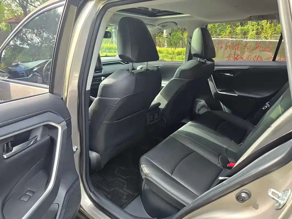 Toyota RAV4 2021 из CN, фото 5