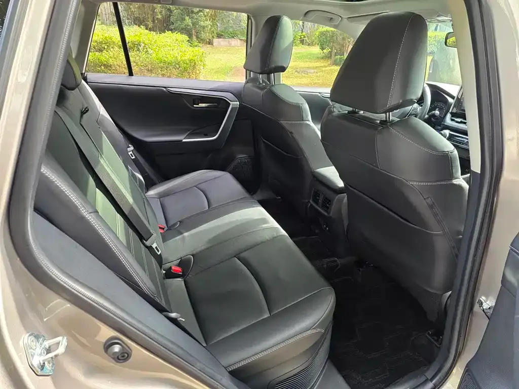 Toyota RAV4 2021 из CN, фото 8