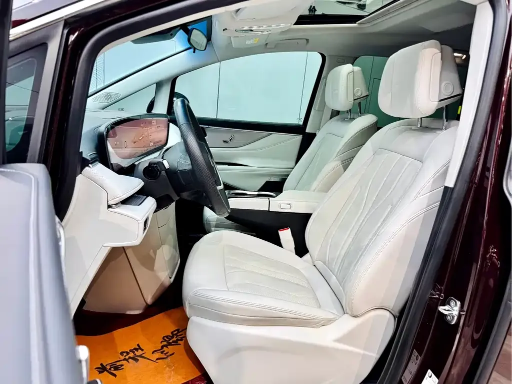 Buick GL8 Hybrid — фото 9