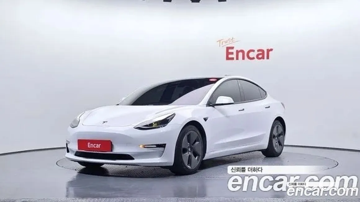 Tesla Model 3 — фото 1