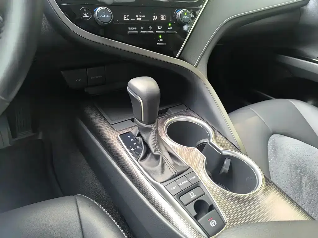 Toyota Camry 2022 из CN, фото 2