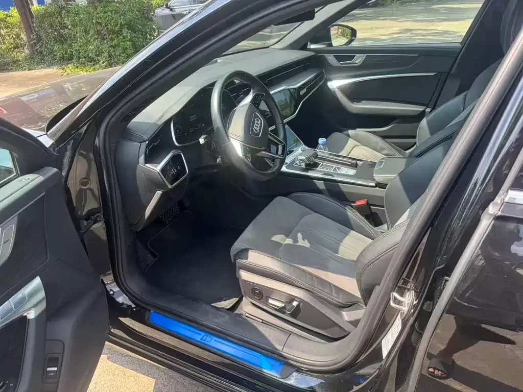 Audi A6L 2024 из CN, фото 2
