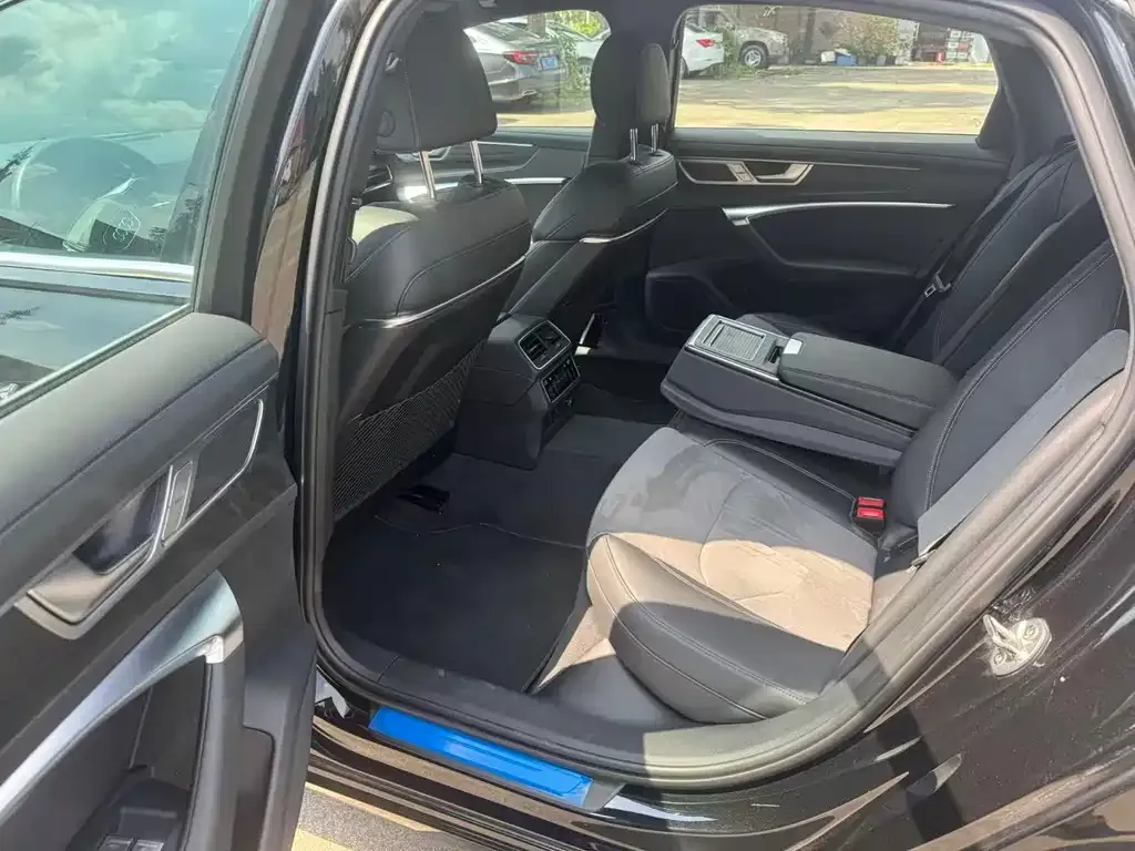 Audi A6L 2024 из CN, фото 3