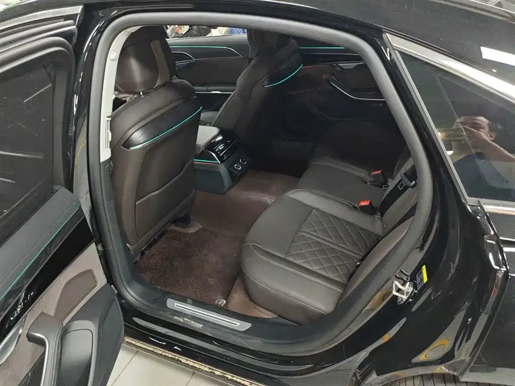 Audi A8 2025 из CN, фото 7