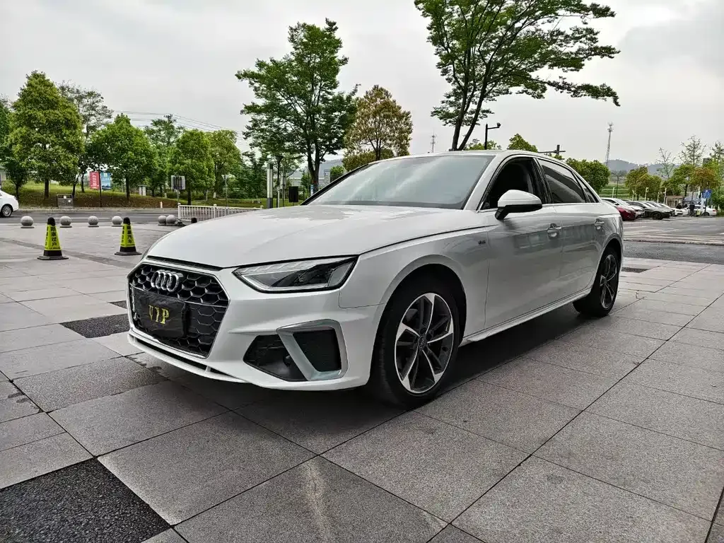 Audi A4L 2022 из CN, фото 1