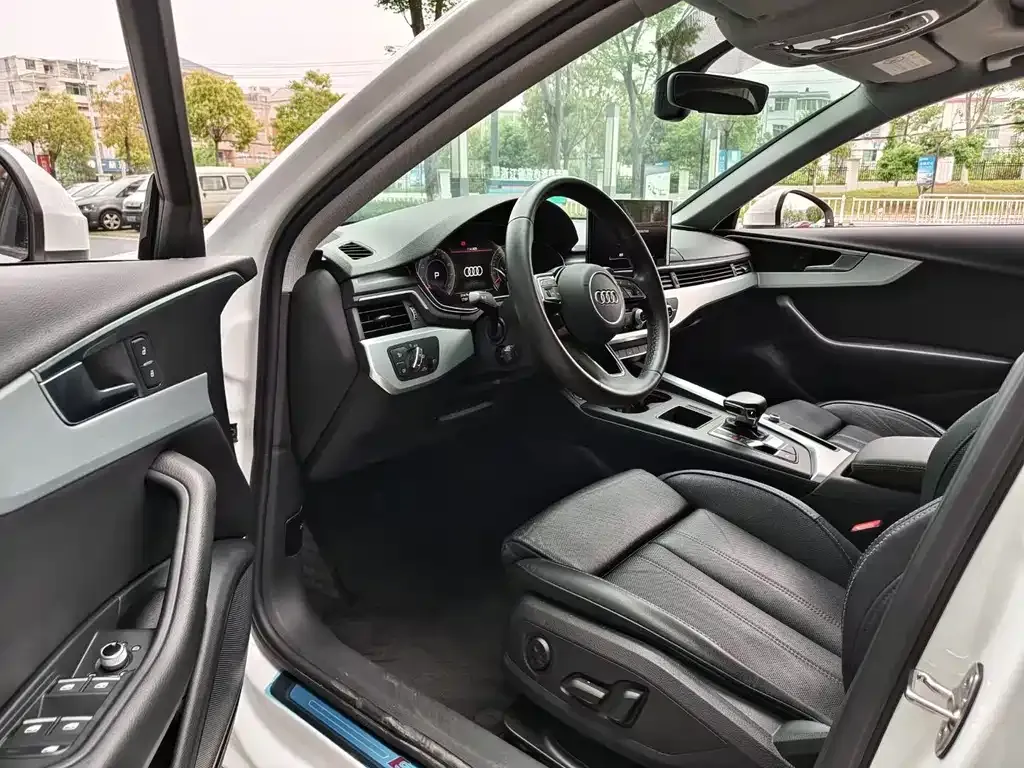Audi A4L 2022 из CN, фото 2