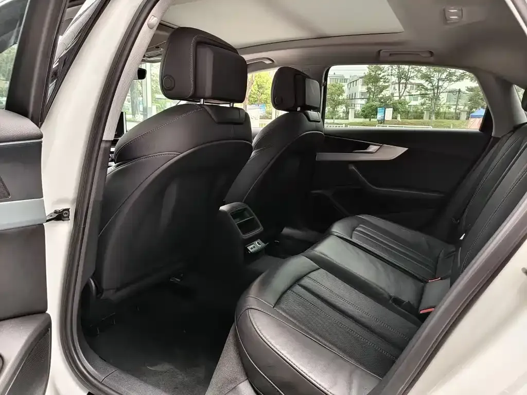 Audi A4L 2022 из CN, фото 3