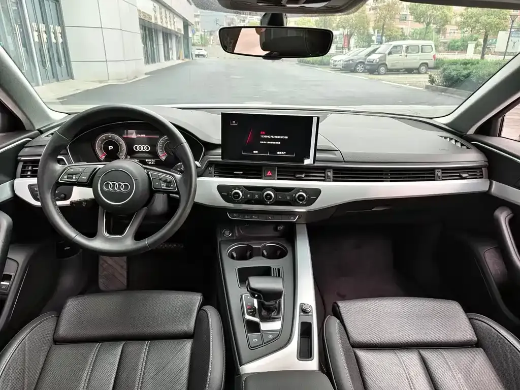 Audi A4L 2022 из CN, фото 4