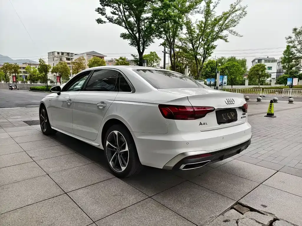 Audi A4L 2022 из CN, фото 6