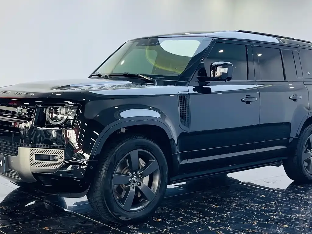 Land Rover Defender — фото 1