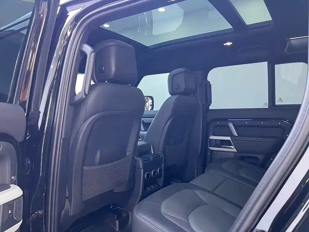 Land Rover Defender — фото 10