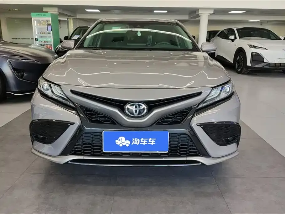 Toyota Camry 2023 из CN, фото 2