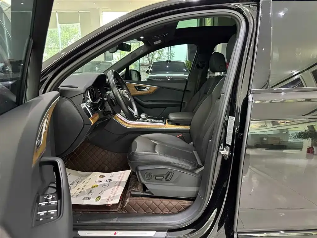 Audi Q7 2022 из CN, фото 4