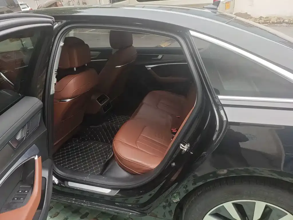 Audi A6L 2021 из CN, фото 3
