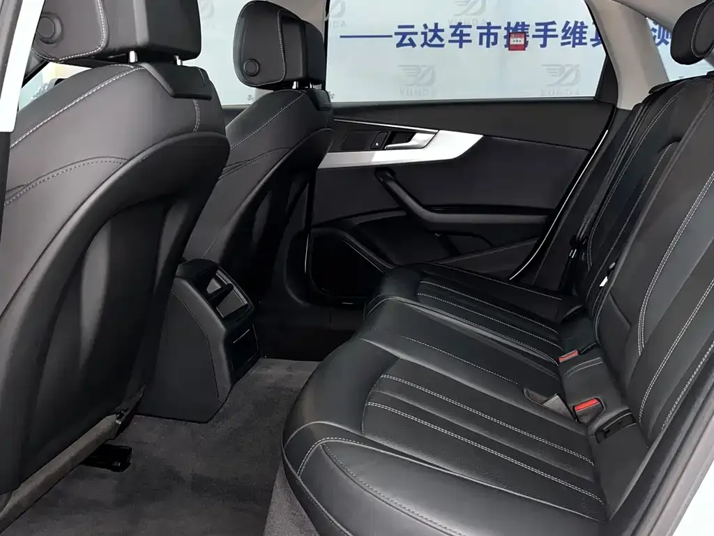 Audi A4L 2021 из CN, фото 10