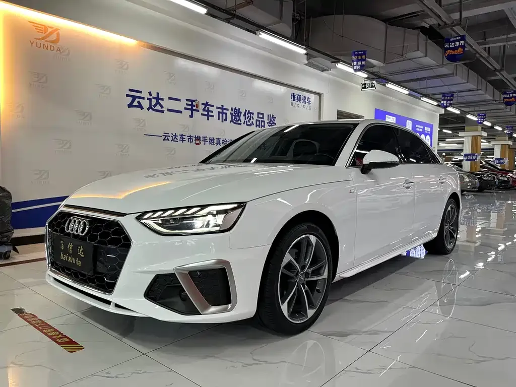 Audi A4L 2021 из CN, фото 2
