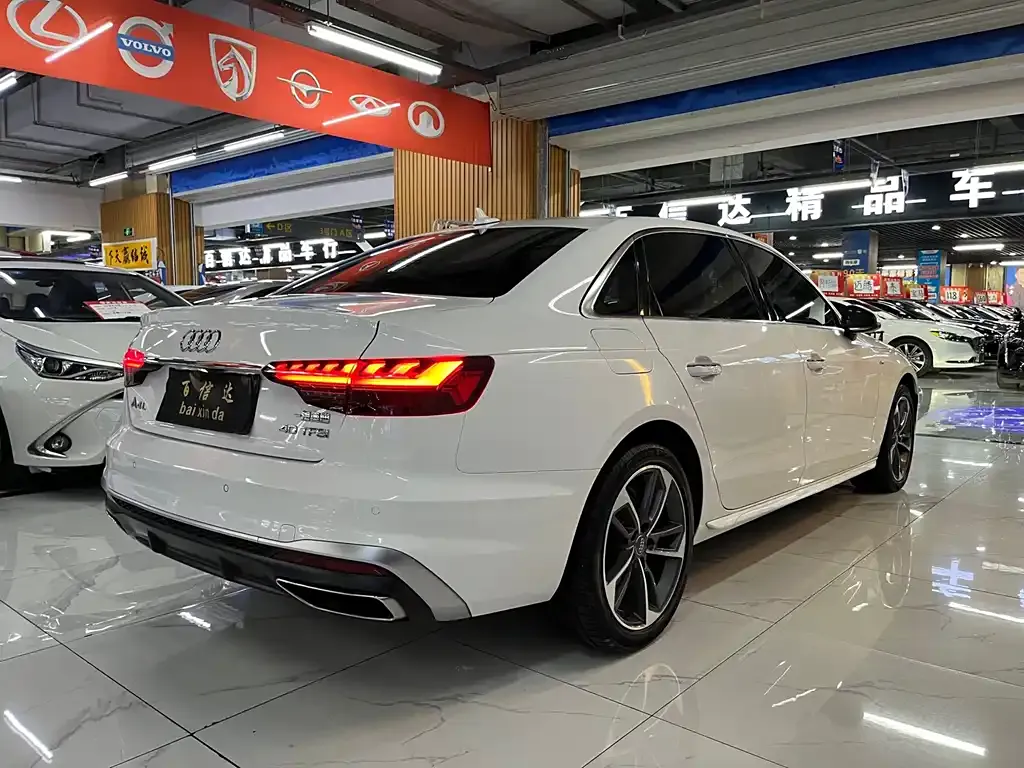 Audi A4L 2021 из CN, фото 5