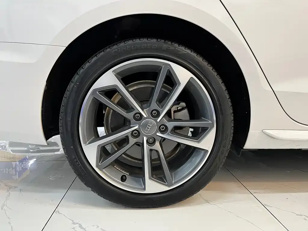 Audi A4L 2021 из CN, фото 7