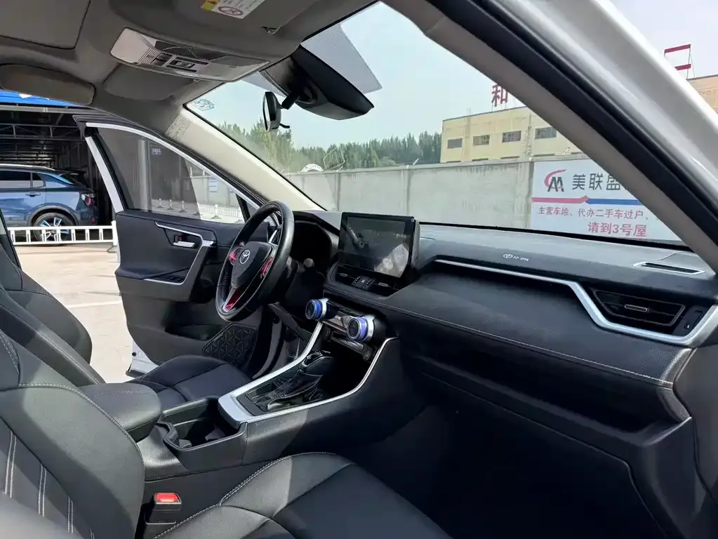 Toyota Wildlander 2023 из CN, фото 9