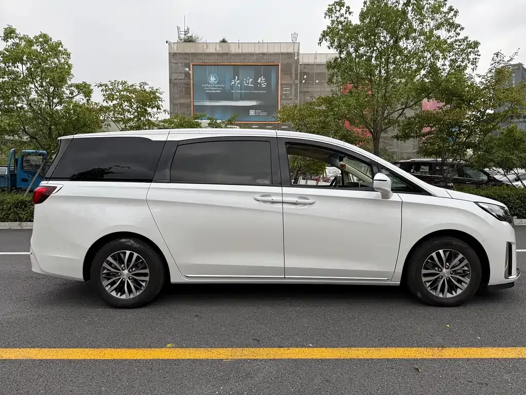 Buick GL8 2023 из CN, фото 4