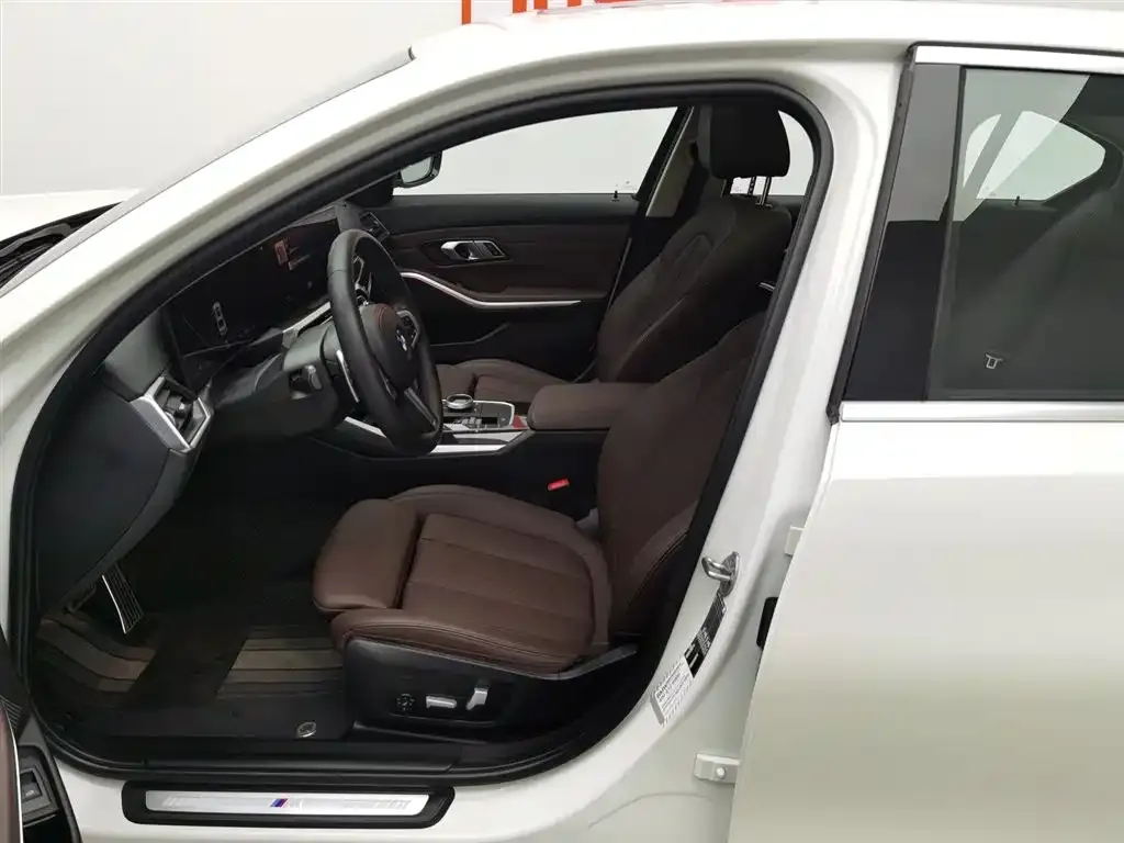 BMW 3 Series 2023 из CN, фото 10