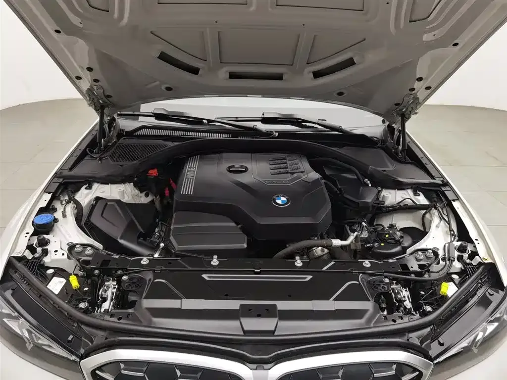 BMW 3 Series 2023 из CN, фото 6
