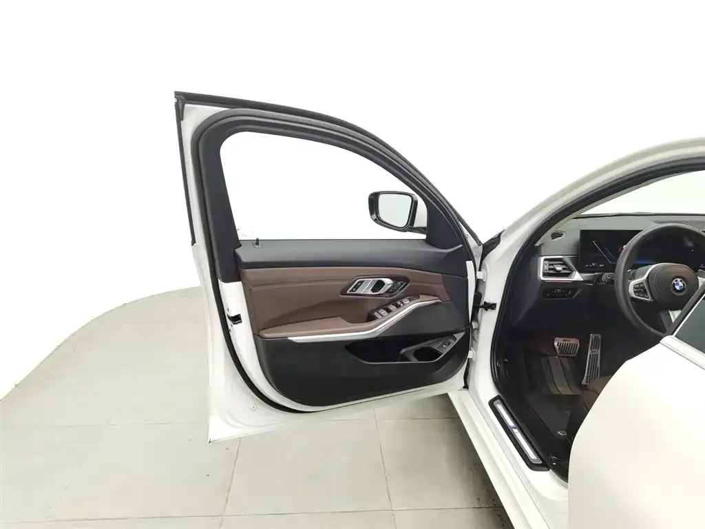 BMW 3 Series 2023 из CN, фото 8