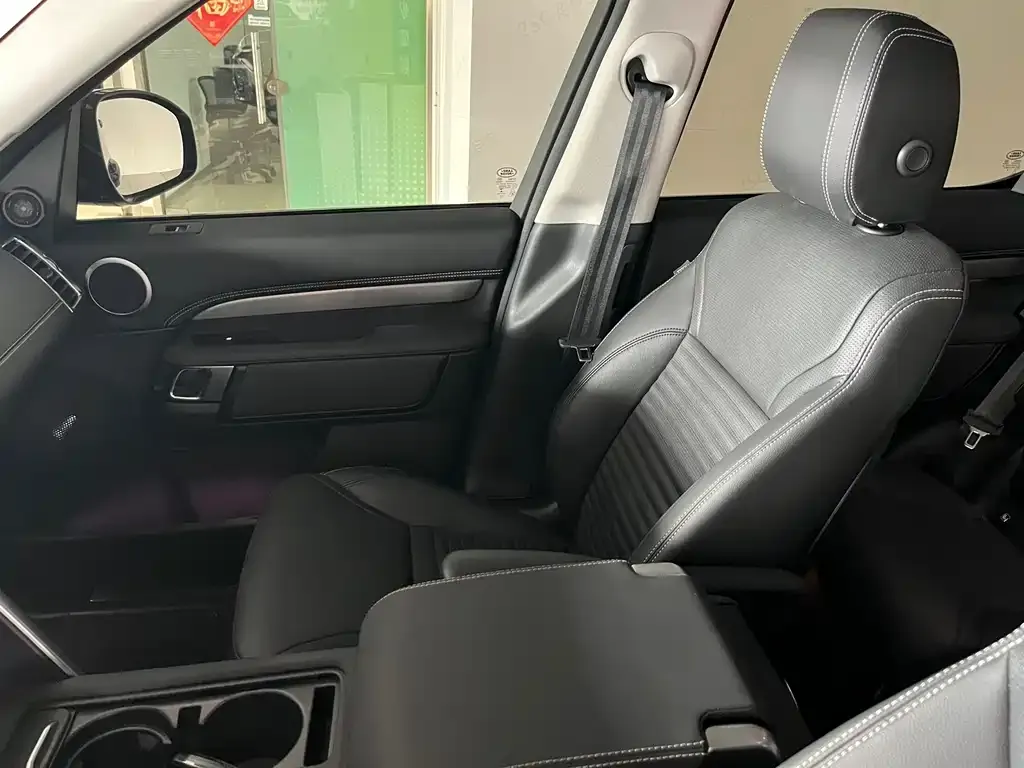 Land Rover Discovery 2023 из CN, фото 10