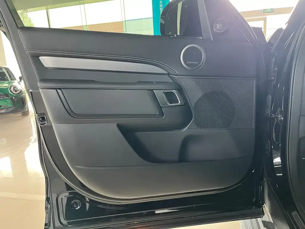 Land Rover Discovery 2023 из CN, фото 8