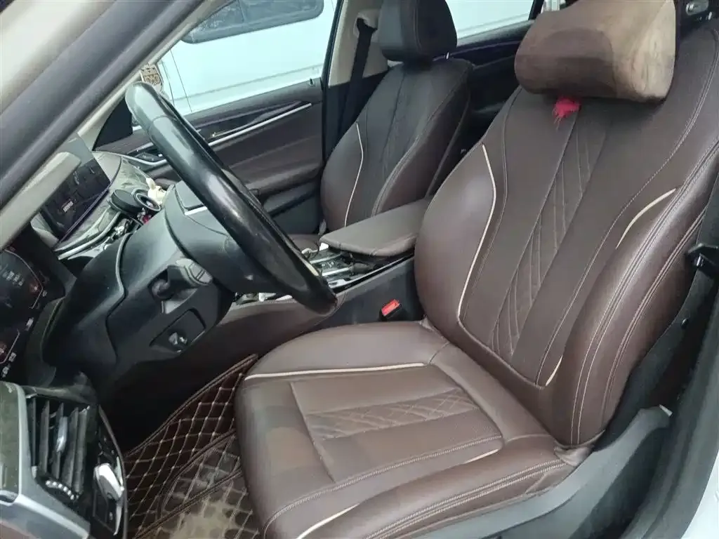 BMW 5 Series 2021 из CN, фото 8