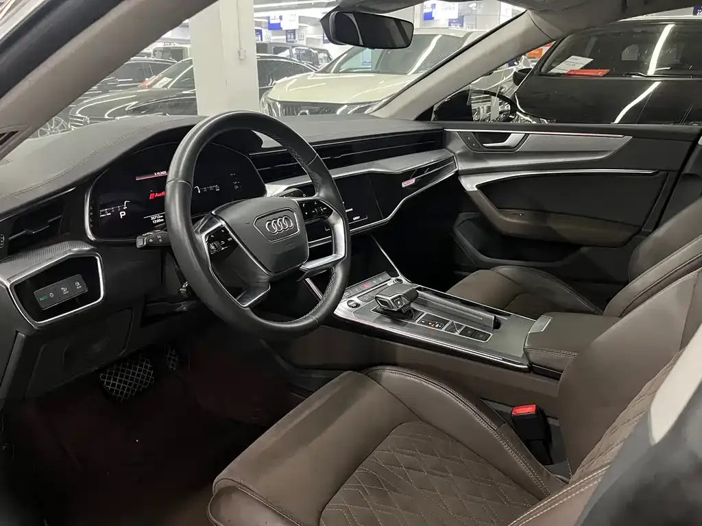 Audi A7L 2022 из CN, фото 4