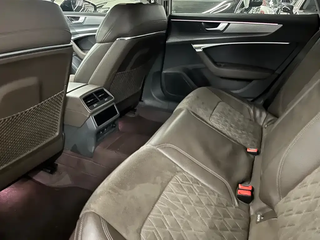 Audi A7L 2022 из CN, фото 6