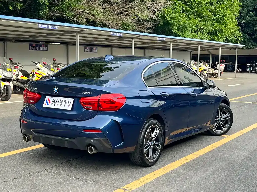 BMW 1 Series 2021 из CN, фото 4