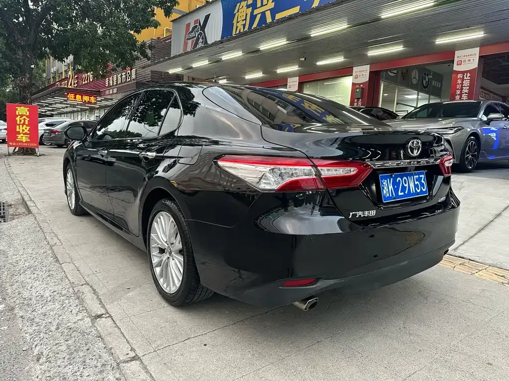 Toyota Camry — фото 10
