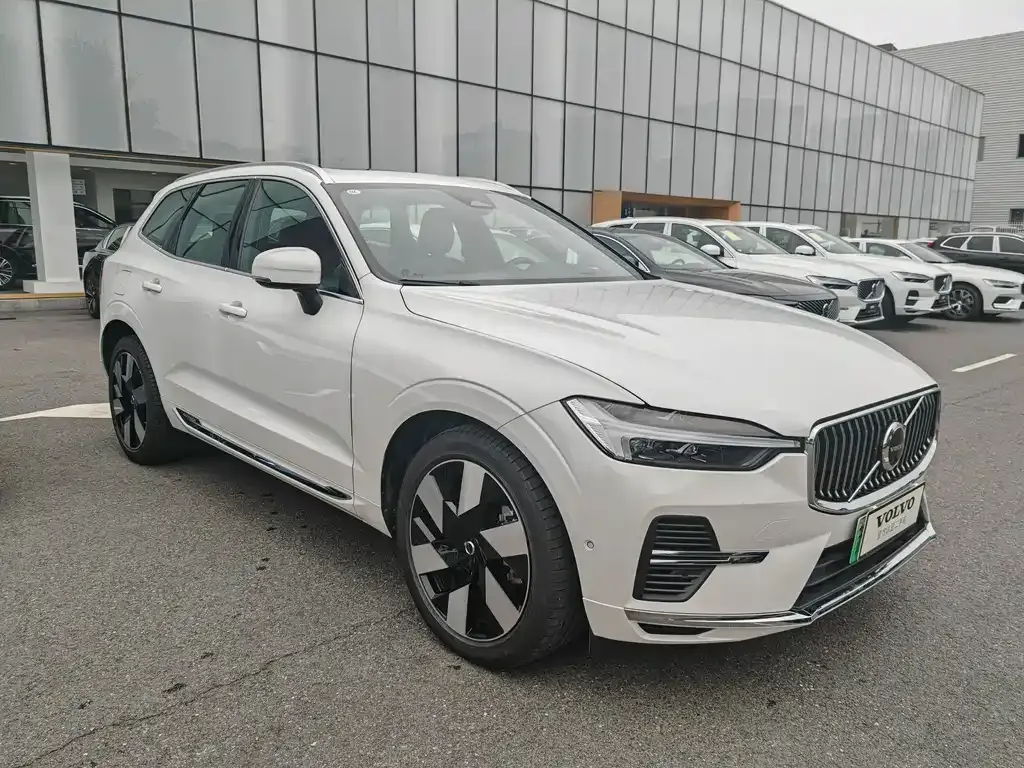 Volvo XC60 PHEV — фото 5
