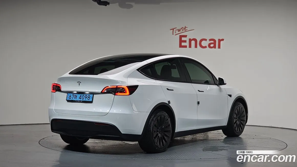 Tesla Model Y 2023 из KR, фото 2