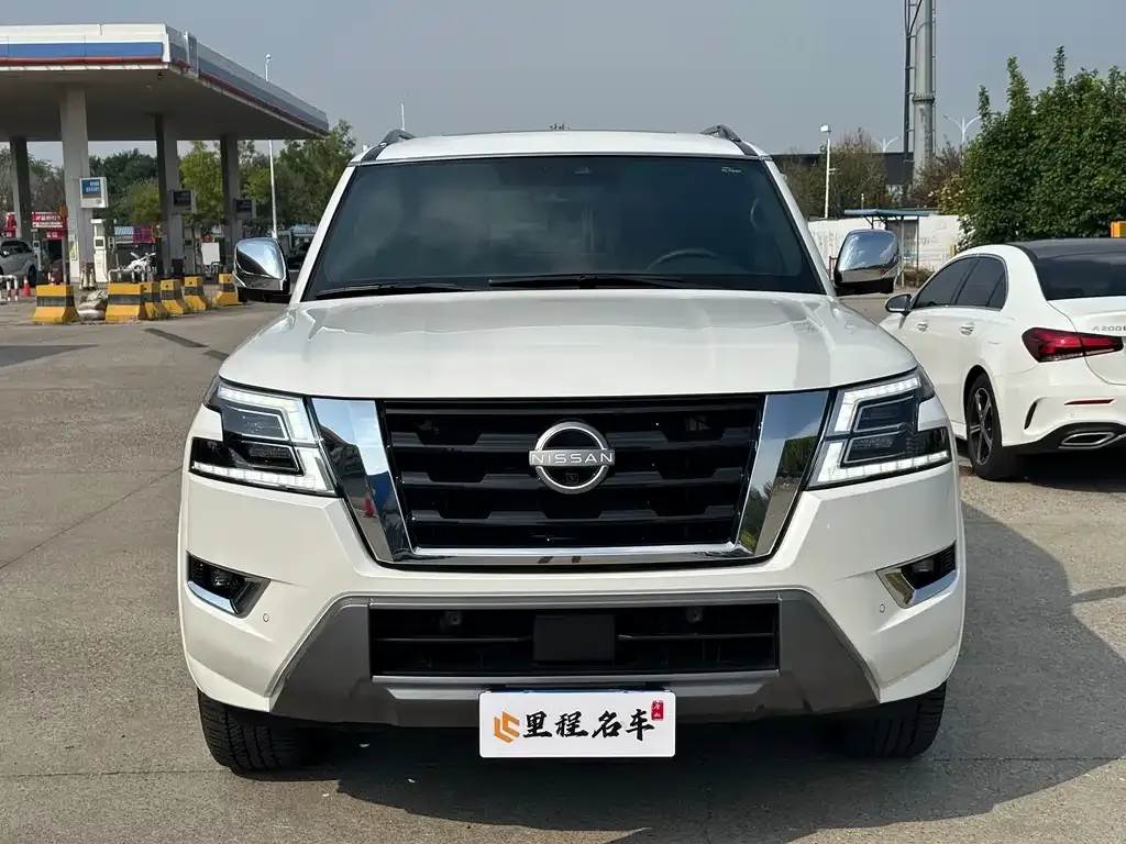 Nissan Patrol 2023 из CN, фото 2