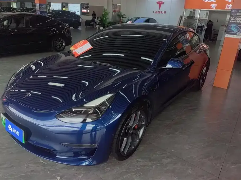 Tesla Model 3 — фото 1