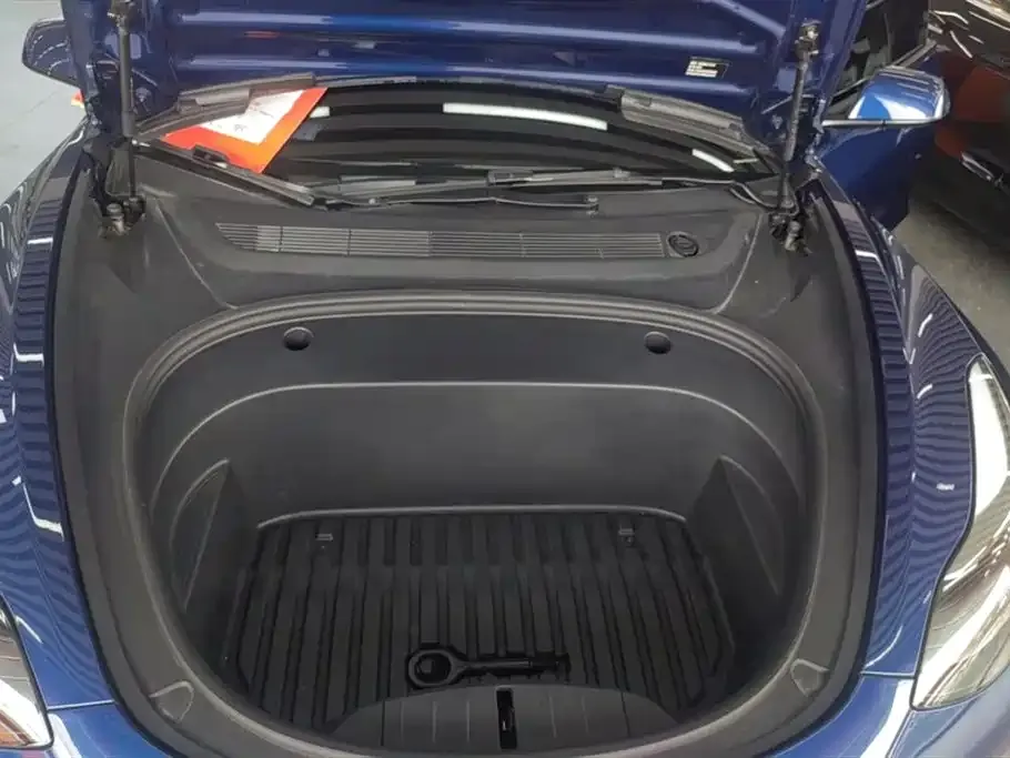 Tesla Model 3 — фото 10