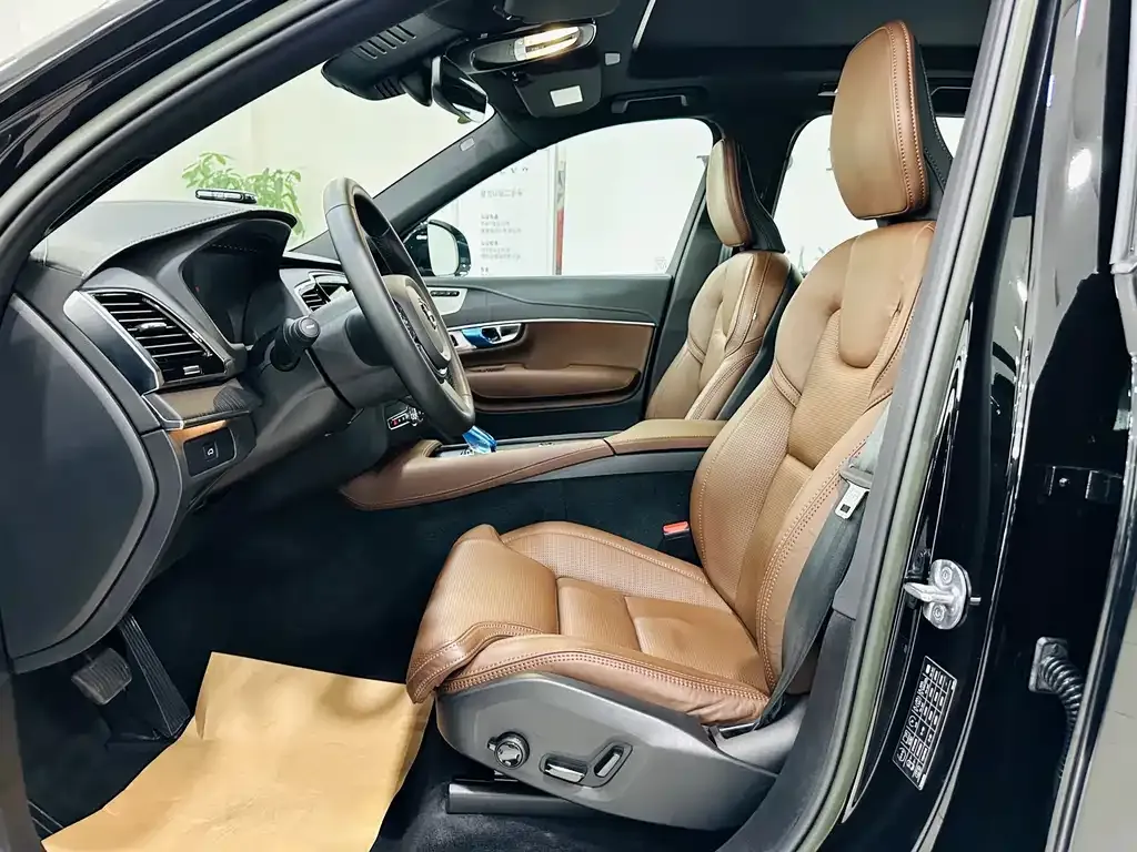 Volvo XC90 — фото 10