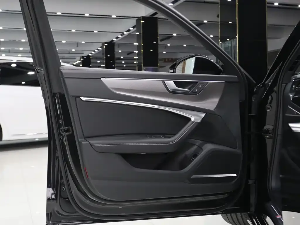 Audi A6L 2022 из CN, фото 6