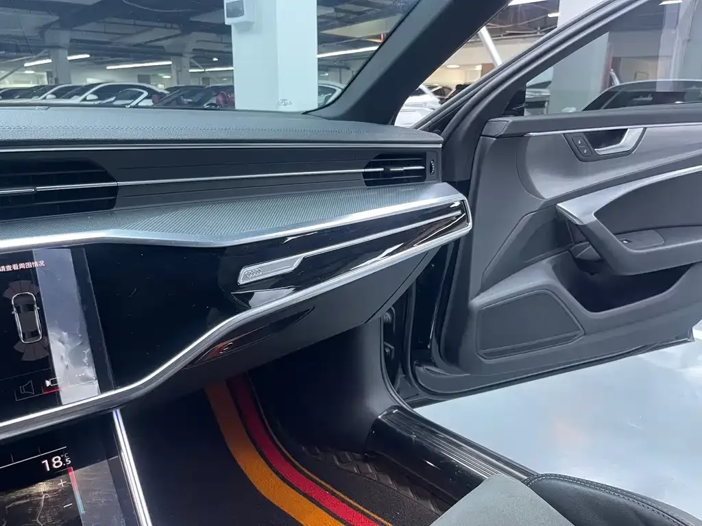 Audi A6L 2022 из CN, фото 9